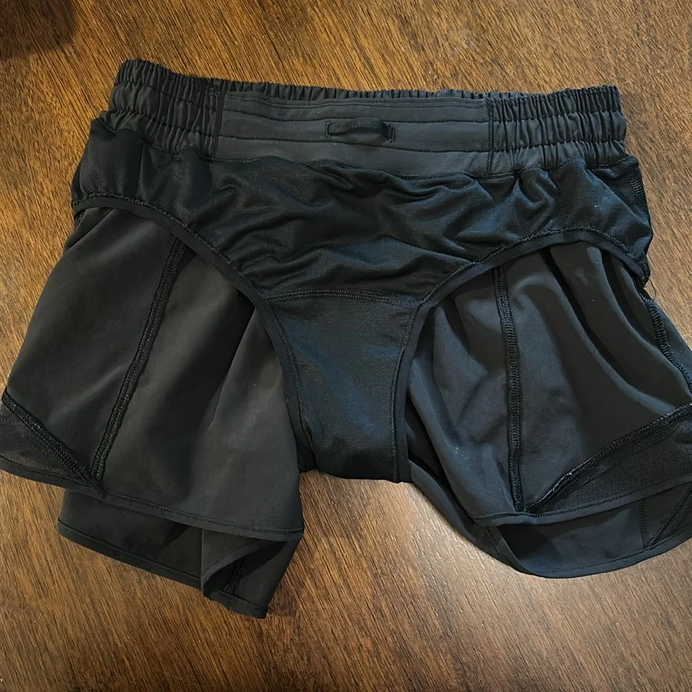 Lululemon Hotty Hot High-Rise Lined Short 4" size 4 in black - Picture 7 of 7